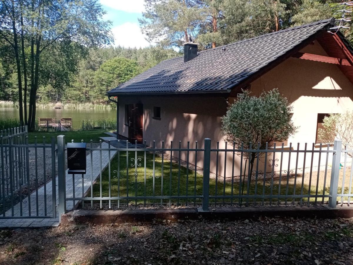 Urokliwy Domek Nad Brzegiem Jeziora Lubiatow  ภายนอก รูปภาพ